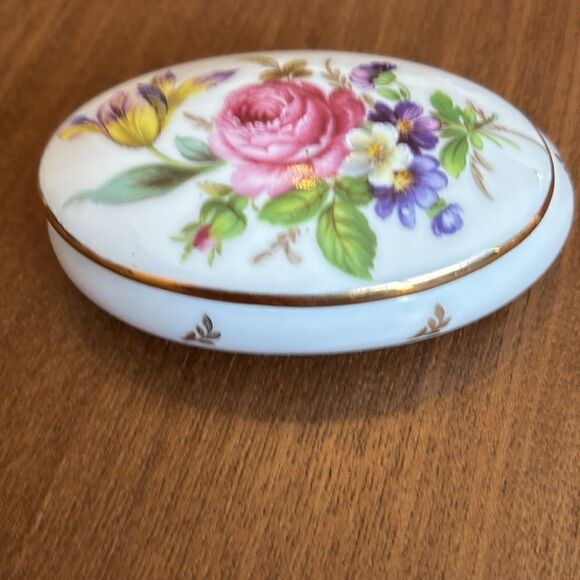Vintage Rare Limoges  floral porcelain trinket box - Picture 2 of 7